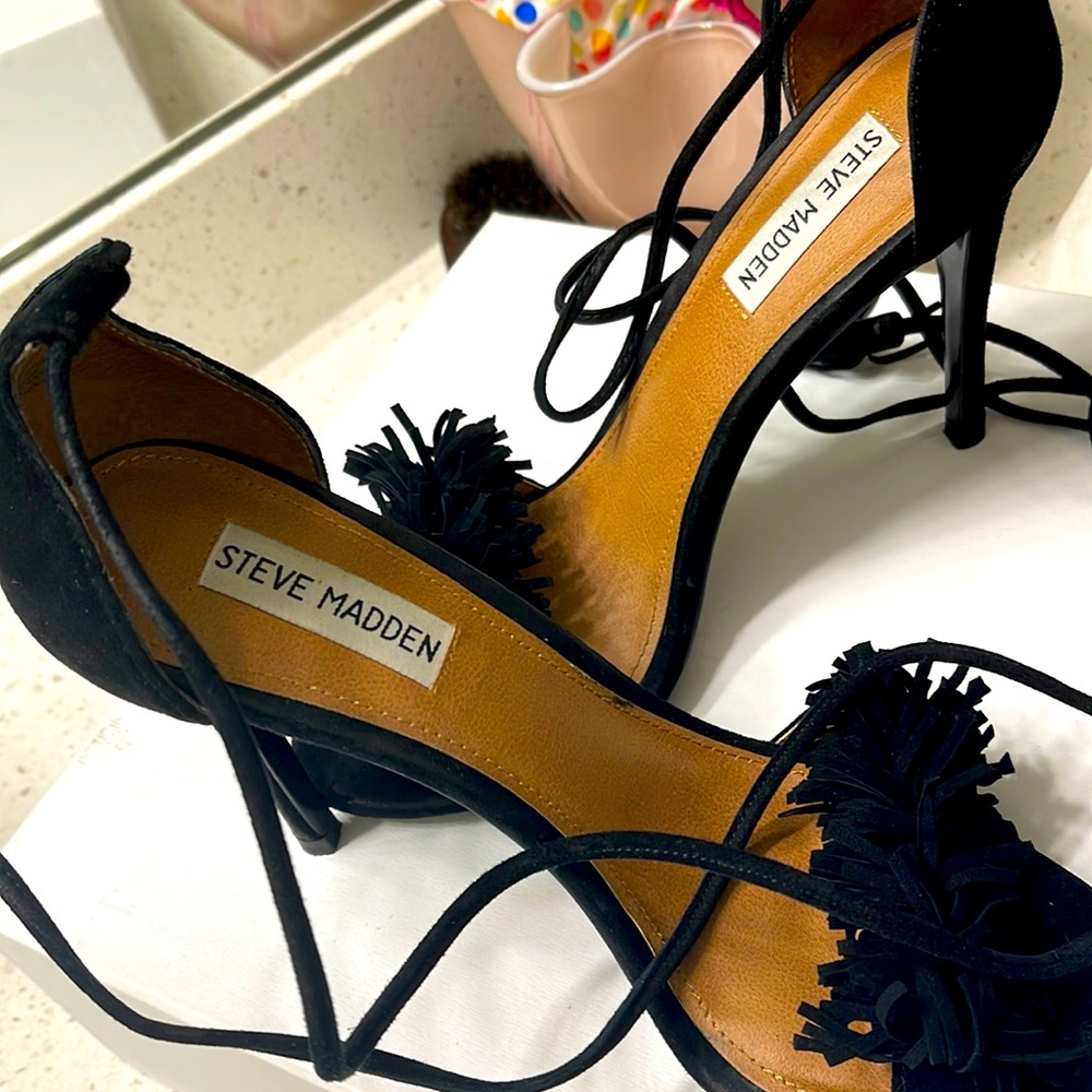 Steve Madden Black Sued heels
